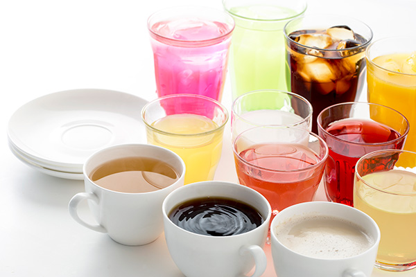 コーヒー、お茶、野菜ジュース……健康に良い飲み物は？